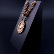 Gold pendant with zircons