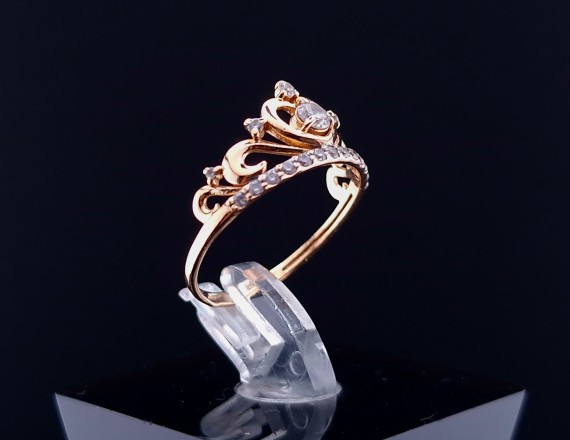 Gold ring with zircons