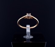 Gold ring with diamond