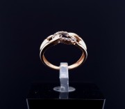Gold ring with zircons