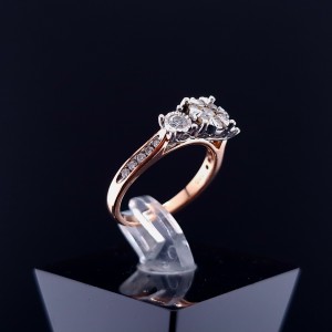 Gold ring with diamonds