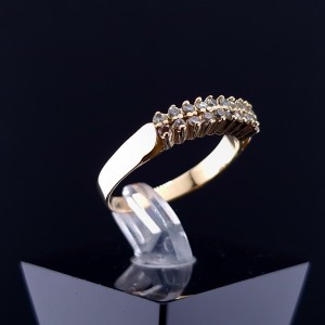 Gold ring with diamonds