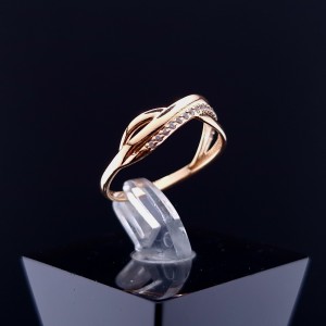 Gold ring with zircons