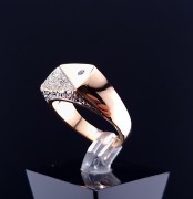 Gold ring with zircon