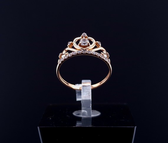 Gold ring with zircons