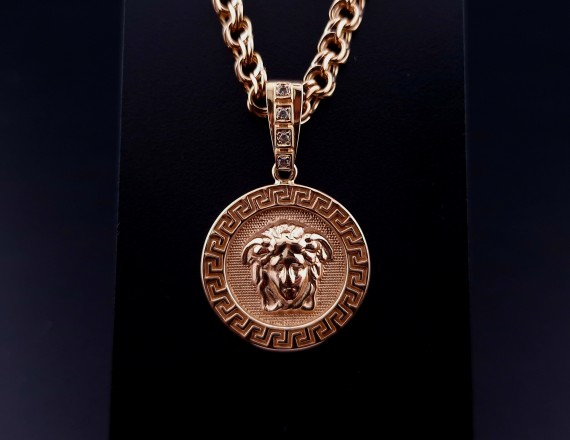 Gold pendant with zircons