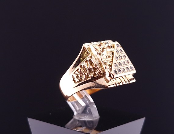 Men's gold ring with diamonds