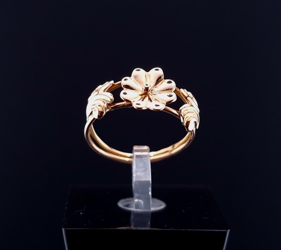 Vintage gold ring 