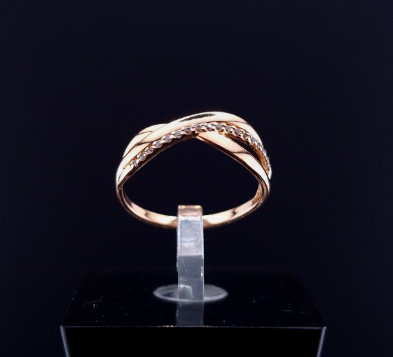 Gold ring with zircons