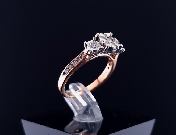Gold ring with diamonds