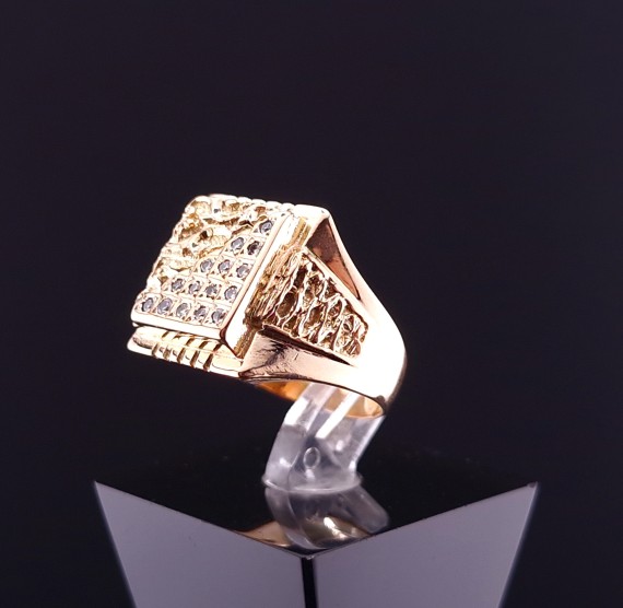 Men's gold ring with diamonds