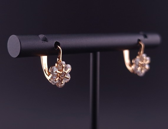 Gold earrings with zircons 