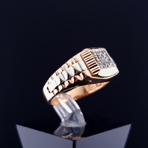 Gold ring with zircons