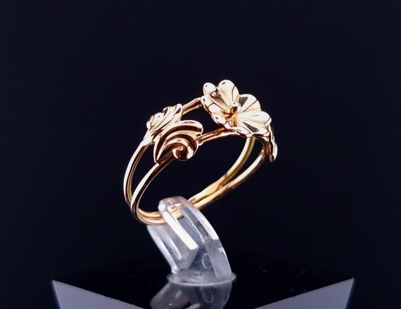 Vintage gold ring 