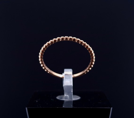 Gold ring 