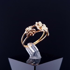 Vintage gold ring 