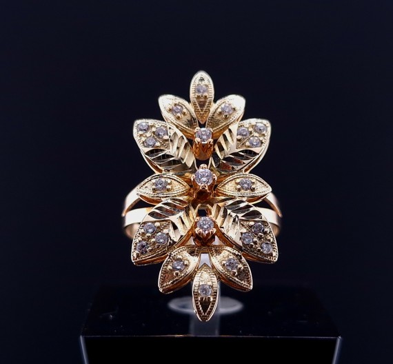 Gold ring with zircons