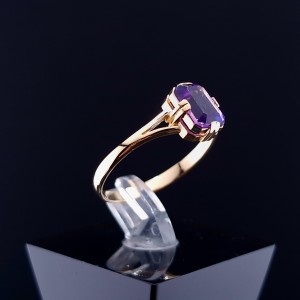 Gold ring with colored stone