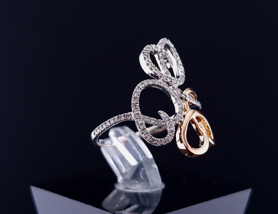 Gold ring with zircons