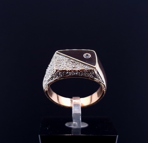 Gold ring with zircon