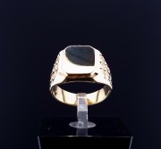 Gold ring 