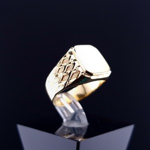 Gold ring 