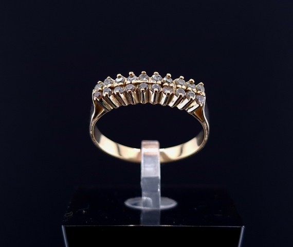 Gold ring with diamonds