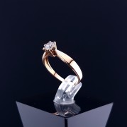 Gold ring with zircon