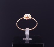 Gold ring with pearls