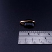 Золотая подвеска с цветным камнем