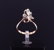 Gold ring with zircons