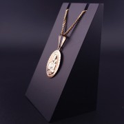 Gold pendant 