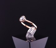 Gold ring with zircon