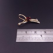 Золотая подвеска с цветными камнями