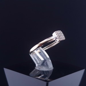 Gold ring with diamonds