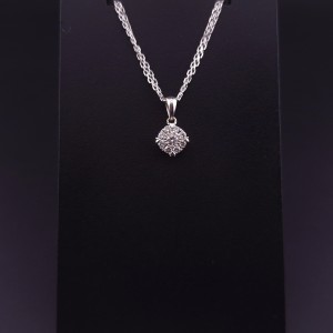 Gold pendant with diamonds