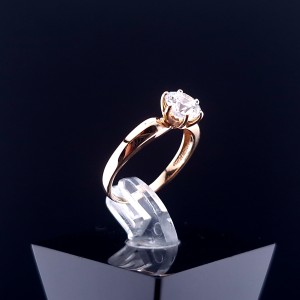 Gold ring with zircon