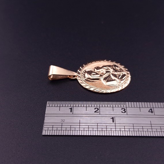 Gold pendant 