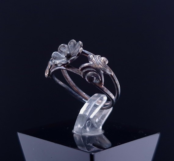 Vintage silver ring