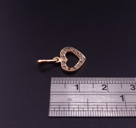 Gold pendant with zircons