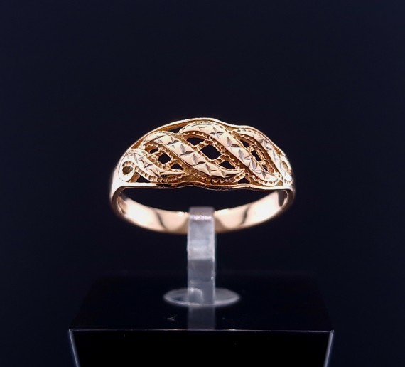 Gold ring 