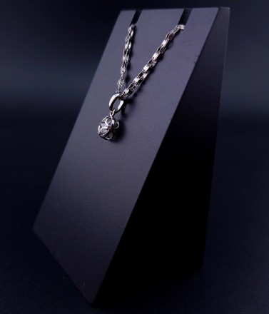 Gold pendant with zircon