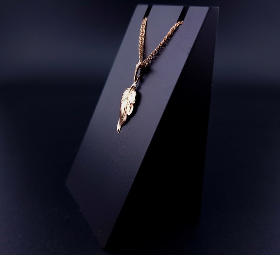 Gold pendant 