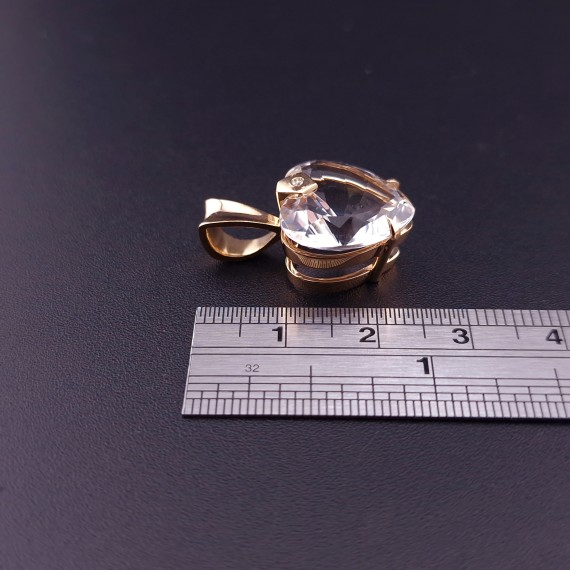 Gold pendant 