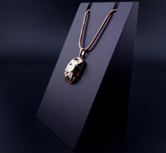 Gold pendant 