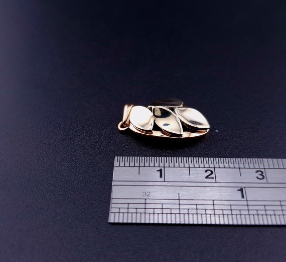 Gold pendant 