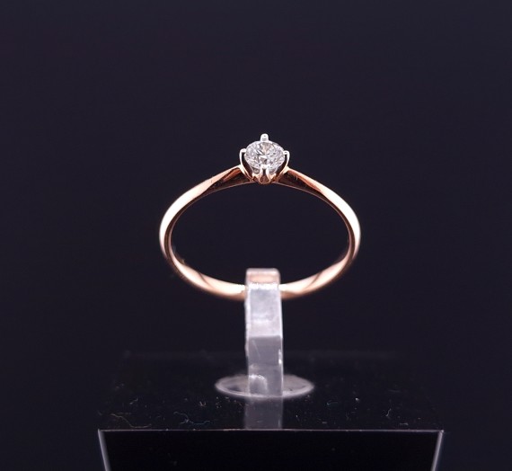 Gold ring with diamond