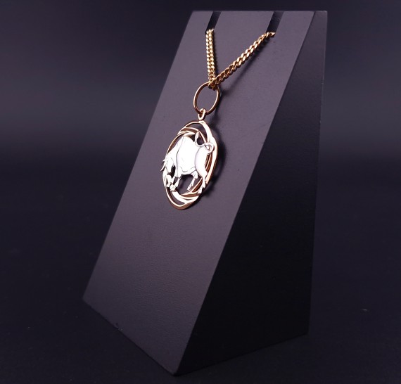 Gold pendant 