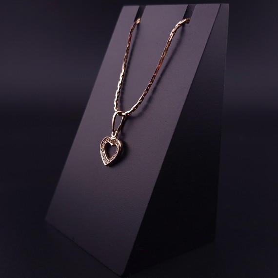 Gold pendant with zircons