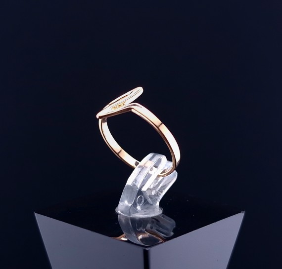 Gold ring 